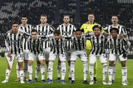 Los jugadores Juventus previo al partido contra Atalanta por la Serie A italiana, el sábado 27 de noviembre de 2021. (Fabio Ferrari/LaPresse vía AP)