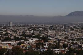 La contaminación en Saltillo se mantuvo alta durante la mañana, mientras que en Monterrey alcanzó niveles “malos” pasado el mediodía.