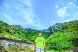 Alejandro Argüelles en la Sierra de Zapalinamé. Foto: Iram López.