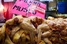 Aunque ya hay mayor producción y por ende han mejorado los precios para productores, esta situación no se reflejado con los clientes.