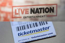 Combo de fotografías de archivo que muestra el logo de Live Nation Entertainment en la puerta de una oficina en Nueva York, y de un ticket de Ticketmaster.