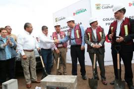 Coloca Rubén Moreira primera piedra de Lear Corporation en Matamoros