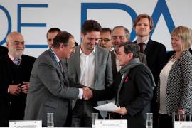 Colombia pide al ELN cesar los secuestros al abrir diálogos de paz