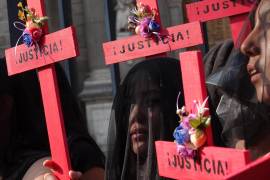 Mujeres de diferentes colectivas protestaron con un Luto Nacional para exigir justicia por los feminicidios de mujeres y niñas ocurridos diariamente en el país.