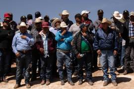 Claudia Sheinbaum, presidenta de México, presidió la ceremonia de inauguración de la planta “Embolsadora de Frijol Beatriz González Ortega” como parte del programa Plan Frijol. Durante el evento uno reclamos y gritos de productores, quienes siguen sin ser atendidos; reclamando la corrupción por parte de funcionarios, grandes productores y intermediarios llamados comúnmente “coyotes”.