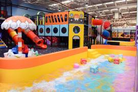 Personal de Protección Civil del Estado realizó una revisión en el salón de fiestas “Happy Up” tras el accidente de una niña de 12 años en un juego inflable.