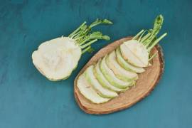 Generalmente se vende sin hojas, ya que así se facilita su transporte y conservación.