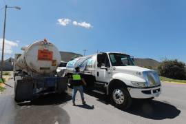 Las pipas han llevado agua directamente a los hogares de sectores como Espinoza Mireles, Satélite Norte y Sur, Puerto de Flores, Puerto de la Virgen, Portal de Agaves y Valle Escondido Sur.