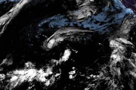 Foto satelital entregada por la agencia oceanográfica estadounidense NOAA que muestra a la tormenta tropical Lala cerca de Hawai el 15 de agosto del 2026.