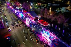 La tradicional Caravana Coca-Cola recorrió las principales avenidas de Saltillo ante la mirada de miles de familias que se congregaron desde temprana hora.