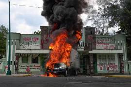 Estudiantes de diversas Escuelas Rurales protestaron a las afueras del Campo Militar 1, esto en exigencia por justicia por los 43 estudiantes desparecidos en el año 2014.