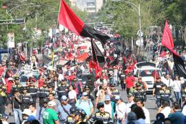 Los trabajadores marcharon para exhibir la incertidumbre, desigualdad económica, el conflicto y la ruptura social que existe en el país