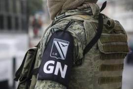 Elementos de la Guardia Nacional al mando del teniente coronel Rubén Santiago, pidieron entregaran al detenido y hasta lanzaron amenazas de que serían procesados.