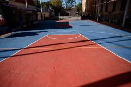 Javier Díaz entregó la rehabilitación de la cancha de usos múltiples de la primaria Miguel López