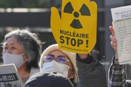 Una protesta contra la reactivación del reactor número 6 de la central nuclear de Kashiwazaki-Kariwa, frente a la sede de Tokyo Electric Power Company Holdings (TEPCO) en Tokio, el 19 de enero de 2026.