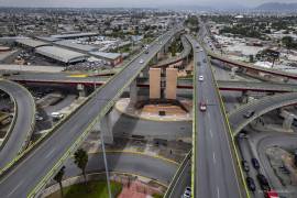 Conductores que circulan desde Fundadores hacia los carriles centrales del Periférico deberán adaptarse al nuevo operativo, diseñado para reducir el congestionamiento en el distribuidor vial El Sarape.