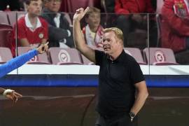 Ronald Koeman no encuentra el camino a la victoria con el Barcelona.