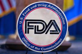 La FDA dio luz verde a la nueva vacuna antigripal estacional de la biotecnológica Moderna, es la primera de su tipo con tecnología de ARN mensajero (ARNm) autorizada en el país.