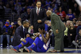 Jugador de los 76ers de Filadelfia tiene fractura en el ojo por un cabezazo