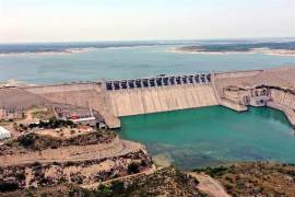Vista aérea de la Presa La Amistad, que muestra una ligera recuperación en sus niveles.