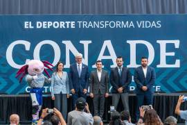 Arturo Olivé y Rommel Pacheco presentaron la alianza para impulsar el flag football entre estudiantes de primaria y secundaria en México.