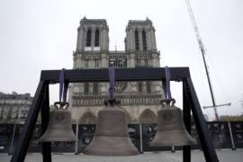 El 15 de abril de 2019, el mundo observó con horror cómo un incendio arrasó esta joya arquitectónica de 860 años de antigüedad.