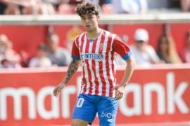 Jordan Carrillo celebró su primer gol en Europa este sábado en la victoria del Sporting de Gijón sobre el Ibiza 1-3 en la Jornada 35 de la Segunda División de España.