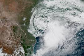 Imagen satelital GeoColor GOES-19 proporcionada por la NOAA muestra la tormenta tropical Arthur a lo largo de la costa del golfo de Texas.