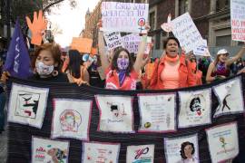 Enojo. La marcha feminista inundó Paseo de la Reforma ysobrepasó la presencia de las autoridades.