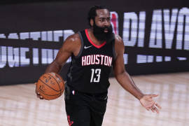 James Harden aún piensa en irse