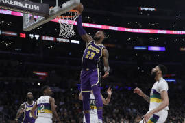 LeBron quiere entrar a playoffs como sea; anota 33 en el triunfo de Lakers contra Pelicans