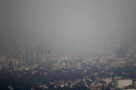 10/07/2025.- El Sistema de Monitoreo Ambiental de la Ciudad de México informó que la calidad de aire es Mala en la capital. En la imagen, la vista de la ciudad desde el Cerro de la Estrella.
