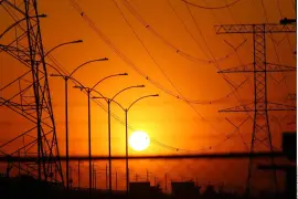 Se ha reportado que el 99 por ciento de Chile y dos provincias de Argentina se quedaron sin el suministro de electricidad, en medio una fuerte ola de calor, dejando a millones de personas sin luz.