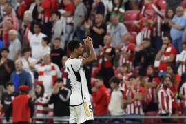 Jude Bellingham, del Real Madrid, festeja la victoria sobre el Athletic Bilbao en un partido de LaLiga EA Sports.