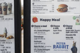 Publicación de las calorías en menú en restaurantes de comida rápida afectan poco las órdenes de los clientes