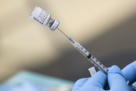 Desarrollan vacuna contra virus de Epstein-Barr, vinculado con la esclerosis múltiple