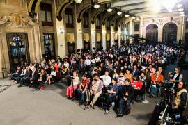 “La última batalla del Presidente contra el poder mediático que no se ruboriza en hacer política opositora y militante, la está dando con el Encuentro Continental de Comunicadores Independientes”.