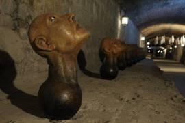 El Canal de la Perla sorprende con instalaciones escultóricas que exploran emociones y símbolos.