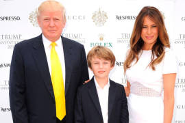 Video sugiere que hijo de Melania Trump es autista, ella demandará al autor