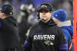 Coach de los Ravens se 'pone guapo' y paga la cuenta de todos en un restaurante