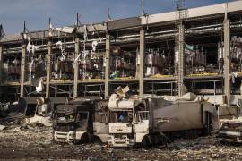 Un centro logístico de Novus se ve dañado después de un ataque ruso en Kiev, Ucrania.