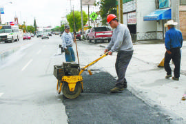 Inician hoy labores de bacheo en calles de Saltillo: Alcalde