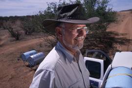 El fundador del Fronteras Compasivas el pastor cristiano retirado Robin Hoover quien por dos décadas se ha dedicado a instalar estaciones de agua para salvar a migrantes que atraviesan el desierto en la frontera.
