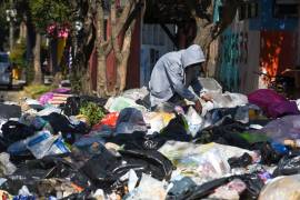 En las calles de México, miles de personas se dedican a la pepena, un oficio invisible pero vital para el reciclaje y la economía informal.