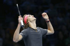 Zverev deja en el camino a Federer y llega a la final de la Copa Masters