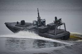 Un dron Sea Baby se mueve en el agua durante una demostración del Servicio de Seguridad Ucraniano en un lugar no revelado en Ucrania.