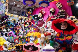 La Secretaría de Cultura capitalina publicó dos convocatorias para contratar los servicios de la ofrenda monumental y el Gran Desfile de Día de Muertos; los fallos se darán a conocer el 22 y 23 de octubre.