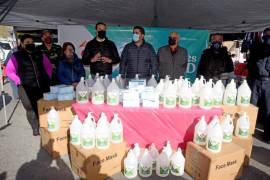 Protección. En el evento que se llevó a cabo en el mercado de la colonia Guayulera, se entregó material sanitizante para reforzar las medidas para la contención del COVID.