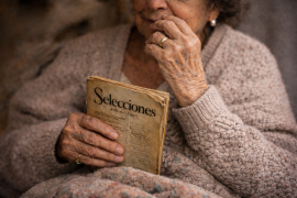 Esta historia relata el deterioro de la memoria de una madre desde la perspectiva de su hijo.