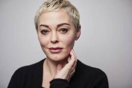 Rose McGowan se disculpa con Irán por ataque de EU, le llueven críticas